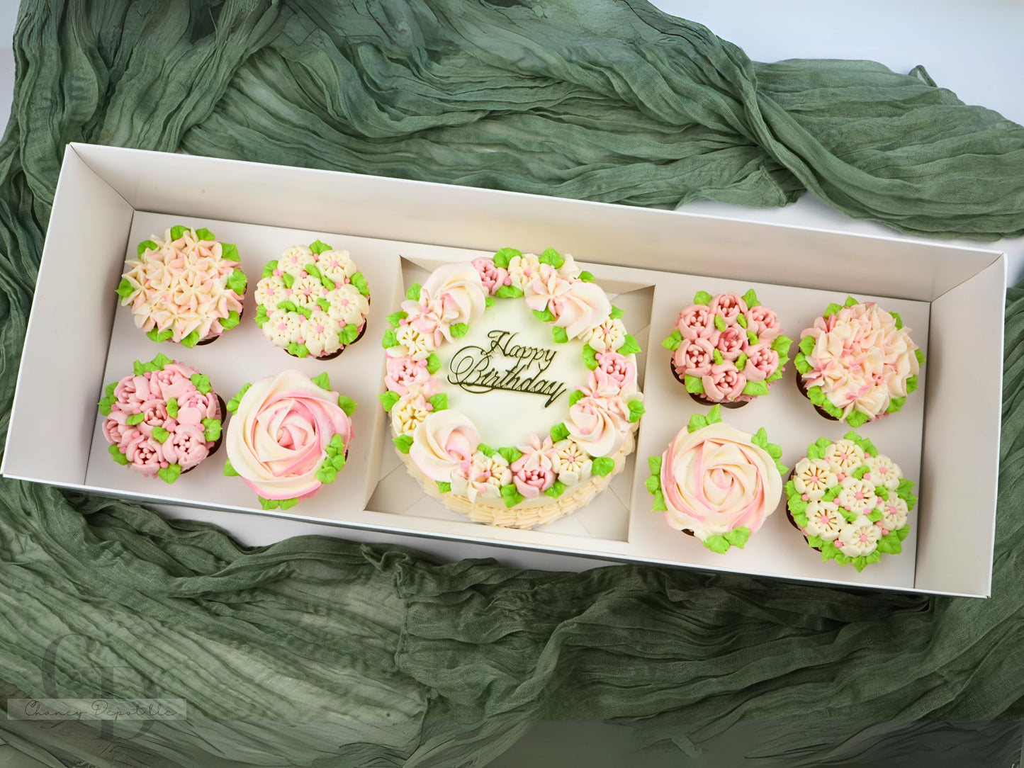Chaney Depot LLC Bento Cake and Cupcake box with 8 cupcake cavities and 1;4-5in Cake Cavity- Clear lid